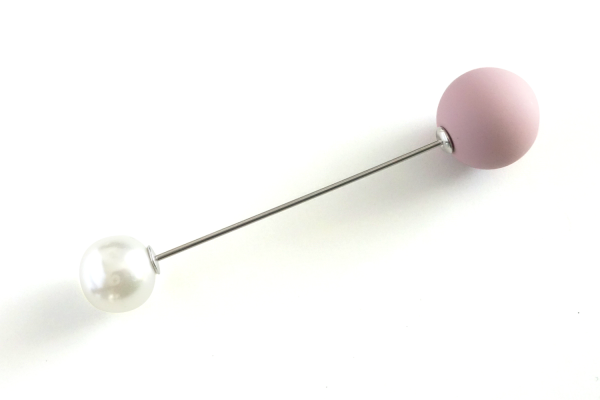 Pin mit zwei Kugeln | Puder-Rosa matt + Perle | 7,5 cm
